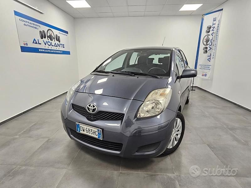 Usata Toyota Yaris 69 CV (50 kW) 2009 Grigio Utilitaria