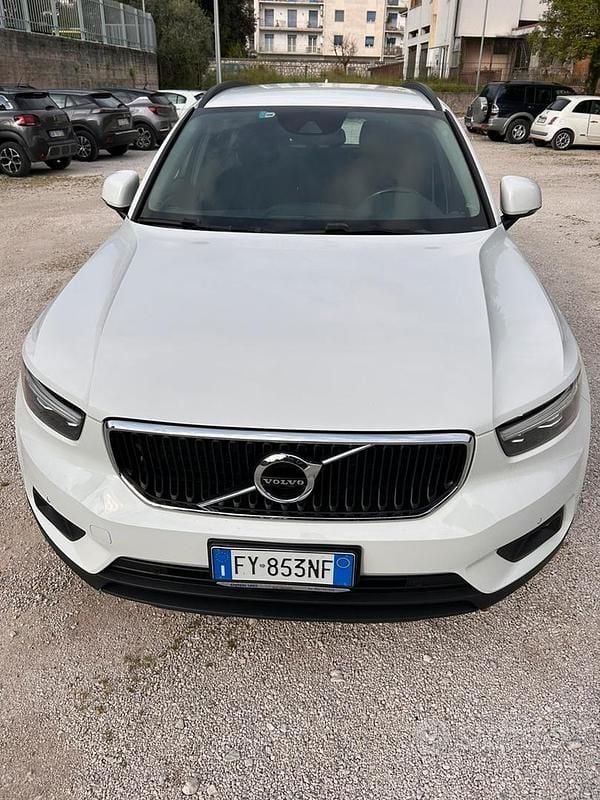 Usata Volvo XC40 Momentum 200 CV (147 kW) 2019 Bianco SUV