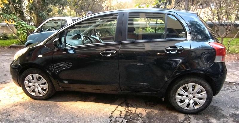 Usata Toyota Yaris Sol 69 CV (50 kW) 2009 Nero Utilitaria