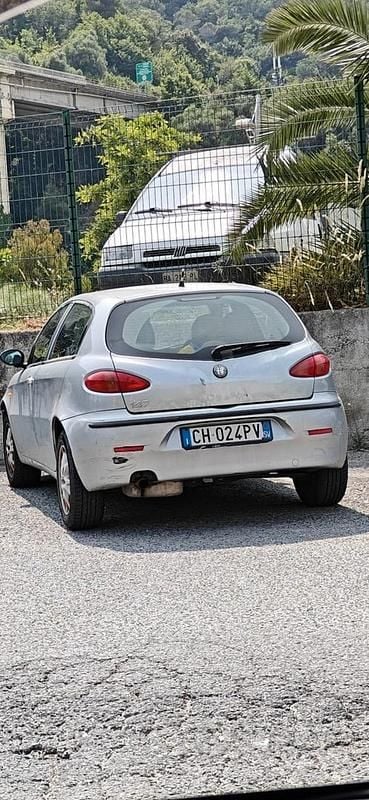 Usata Alfa Romeo 147 Distinctive 120 CV (88 kW) 2003 Grigio Utilitaria