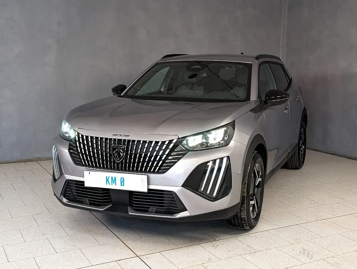 Usata Peugeot 2008 Allure 101 CV (74 kW) 2025 SUV