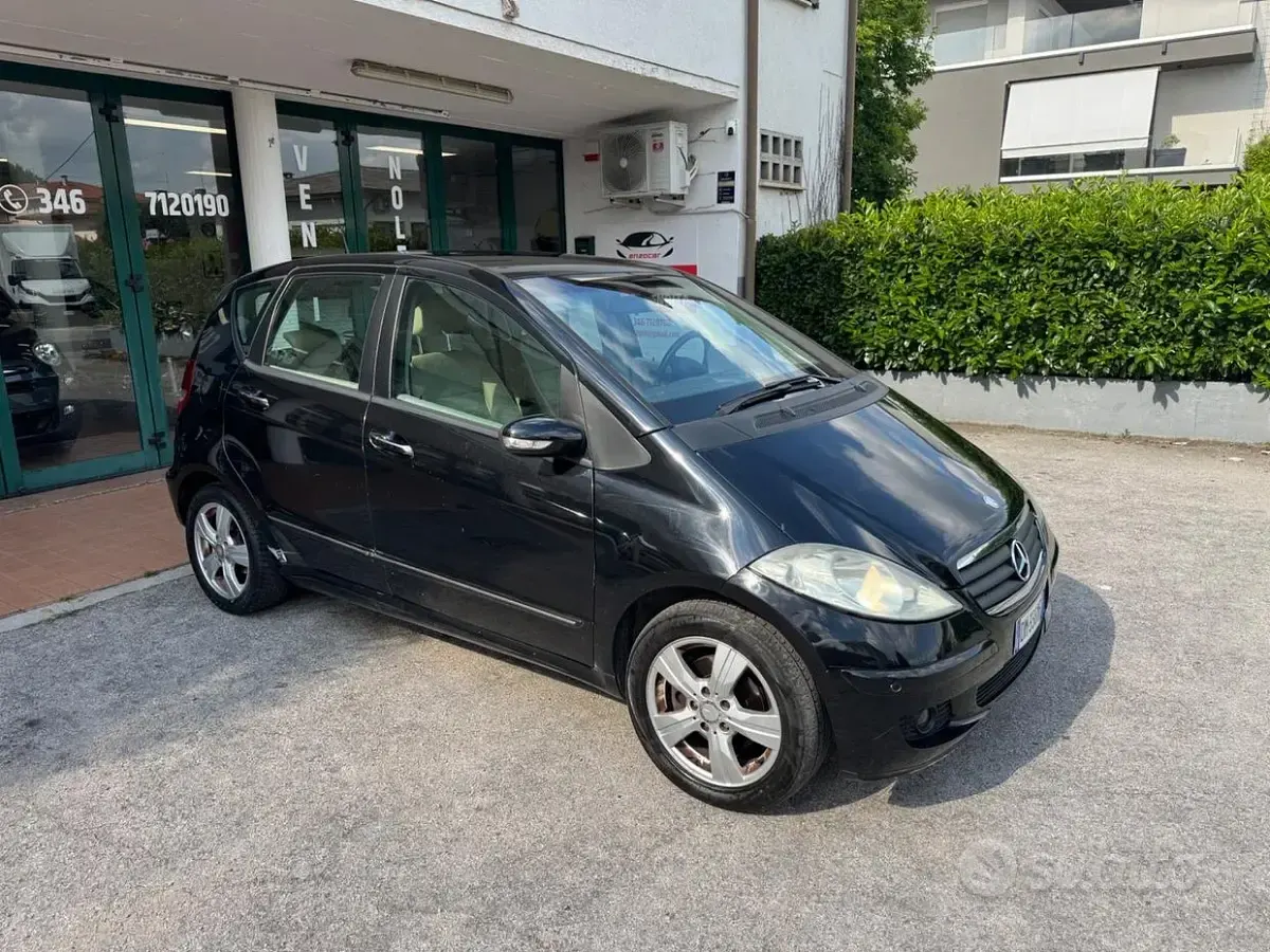 Usata Mercedes A180 Elegance 109 CV (80 kW) 2009 Nero Berlina