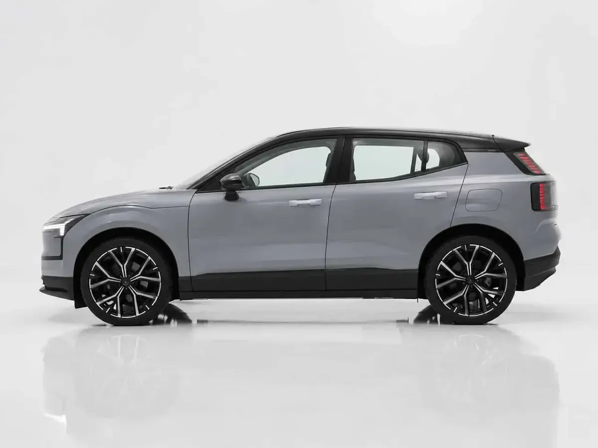 Usata Volvo EX30 Plus 75 kW (102 CV) 2024 Diversi colori SUV