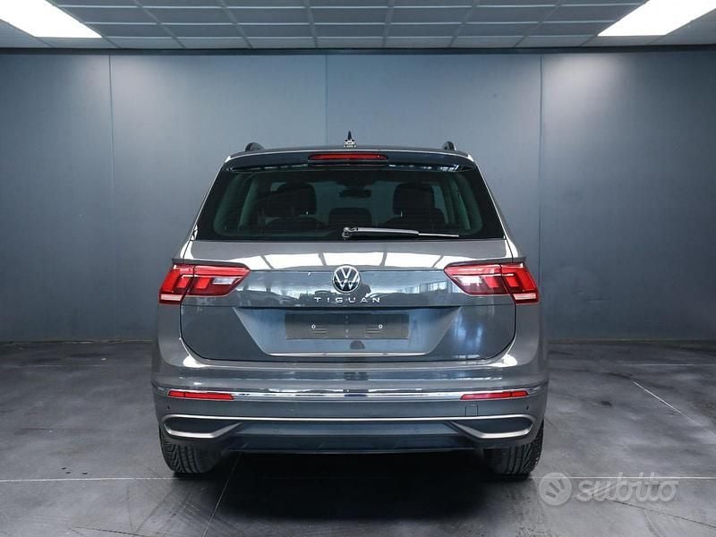 Usata VW Tiguan Life 150 CV (110 kW) 2024 Grigio SUV