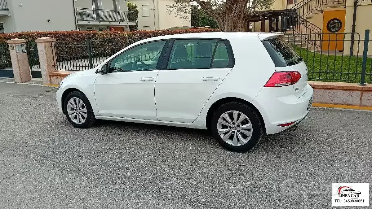 Usata VW Golf VII 105 CV (77 kW) 2013 Bianco Utilitaria