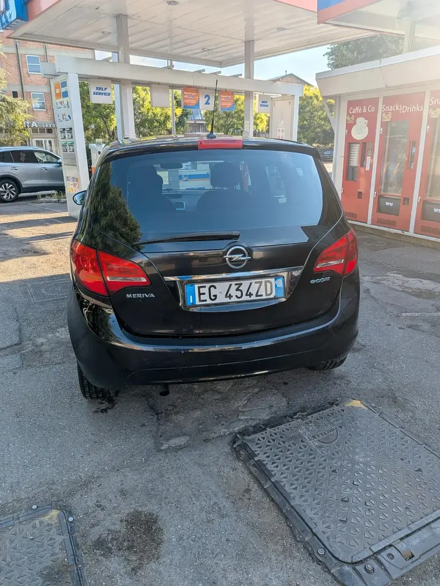Usata Opel Meriva Cosmo 95 CV (69 kW) 2011 Nero Monovolume