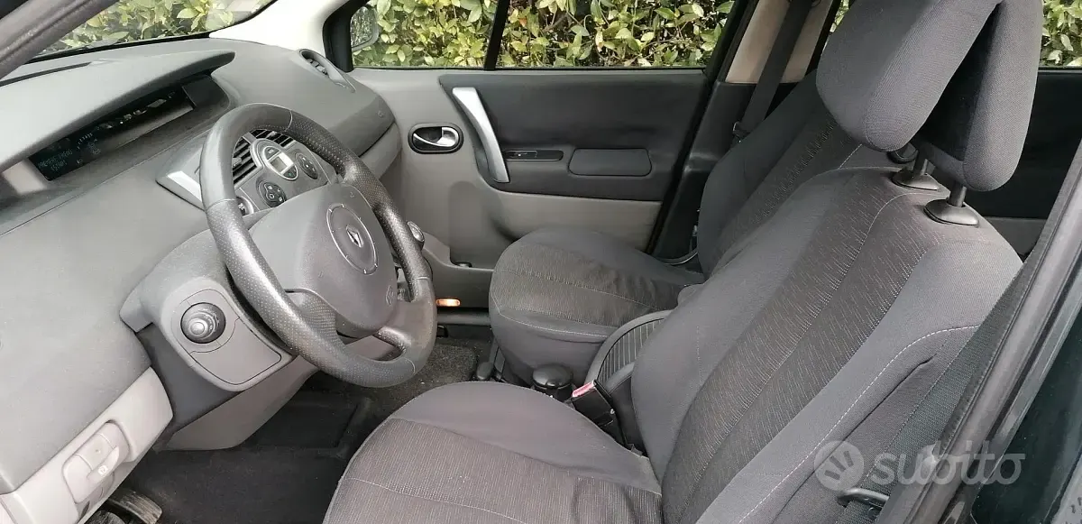 Usata Renault Scénic 100 CV (73 kW) 2007 Grigio Monovolume
