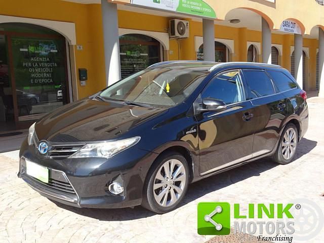 Usata Toyota Auris Touring Sports Lounge 136 CV (100 kW) 2014 Nero Station wagon