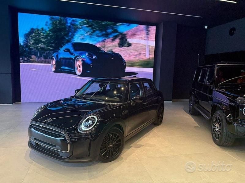 Nero metallizzato Usata 2022 Mini Cooper Classic Due volumi | 20.990 € (Ottimo prezzo) - Immagine 1/4