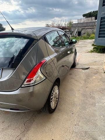 Usata Lancia Ypsilon 69 CV (50 kW) 2017 Grigio Utilitaria