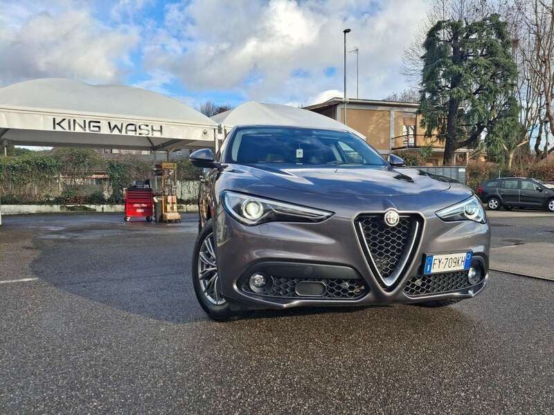 Grigio Usata 2019 Alfa Romeo Stelvio Business SUV | 18.500 € (Super prezzo) - Immagine 1/4