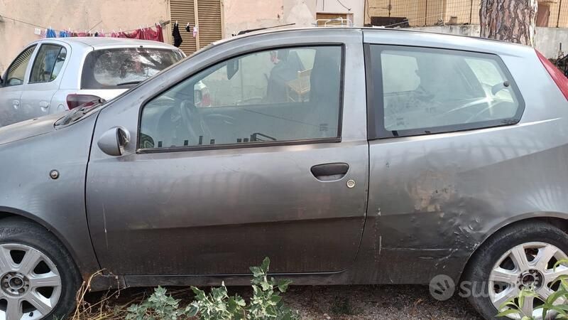 Usata Fiat Punto 60 CV (44 kW) 2005 Grigio Utilitaria