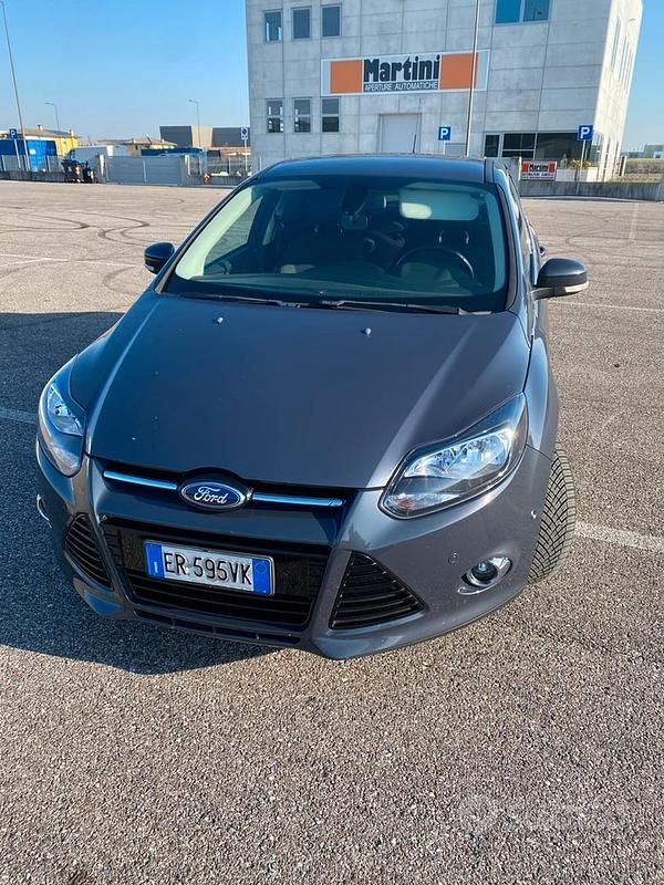 Usata 2013 Ford Focus Titanium Tre volumi | 6800 € (Buon prezzo) - Immagine 1/4