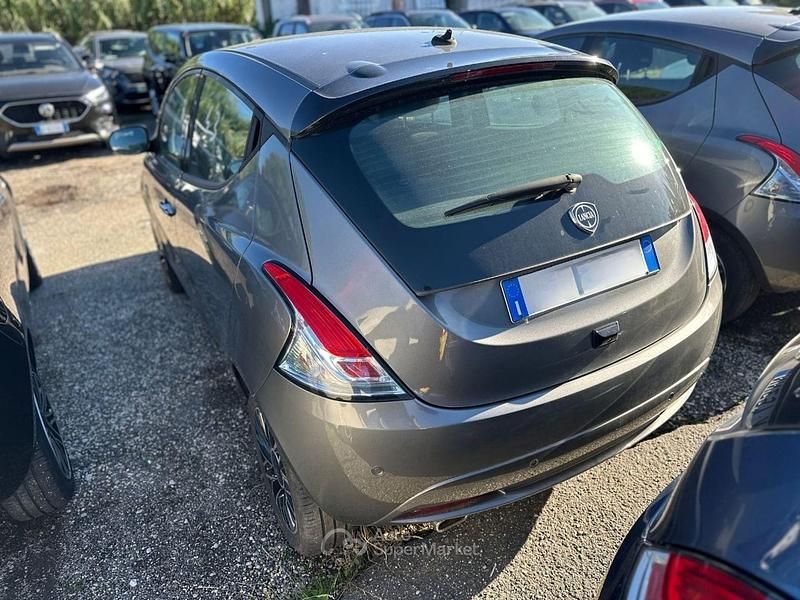 Usata Lancia Ypsilon S 70 CV (51 kW) 2024 Grigio Utilitaria