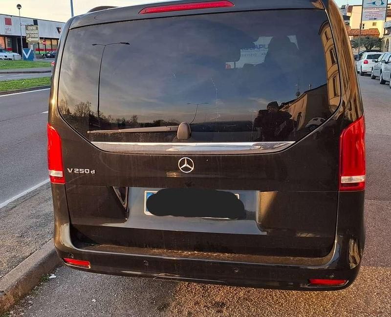 Usata Mercedes V250 Premium 190 CV (139 kW) 2021 Nero Monovolume