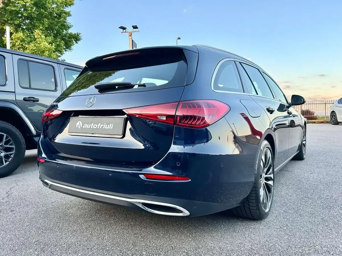 Usata Mercedes C220 200 CV (147 kW) 2022 Blu canvasite Station wagon