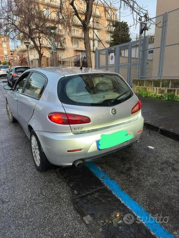 Grigio Usata 2006 Alfa Romeo 147 Due volumi | 2300 € (Buon prezzo) - Immagine 1/4