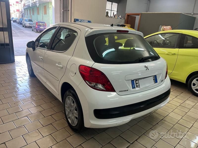 Usata Peugeot 207 70 CV (51 kW) 2012 Bianco Berlina