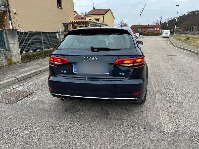 Usata Audi A3 Design 116 CV (85 kW) 2017 Blu Berlina