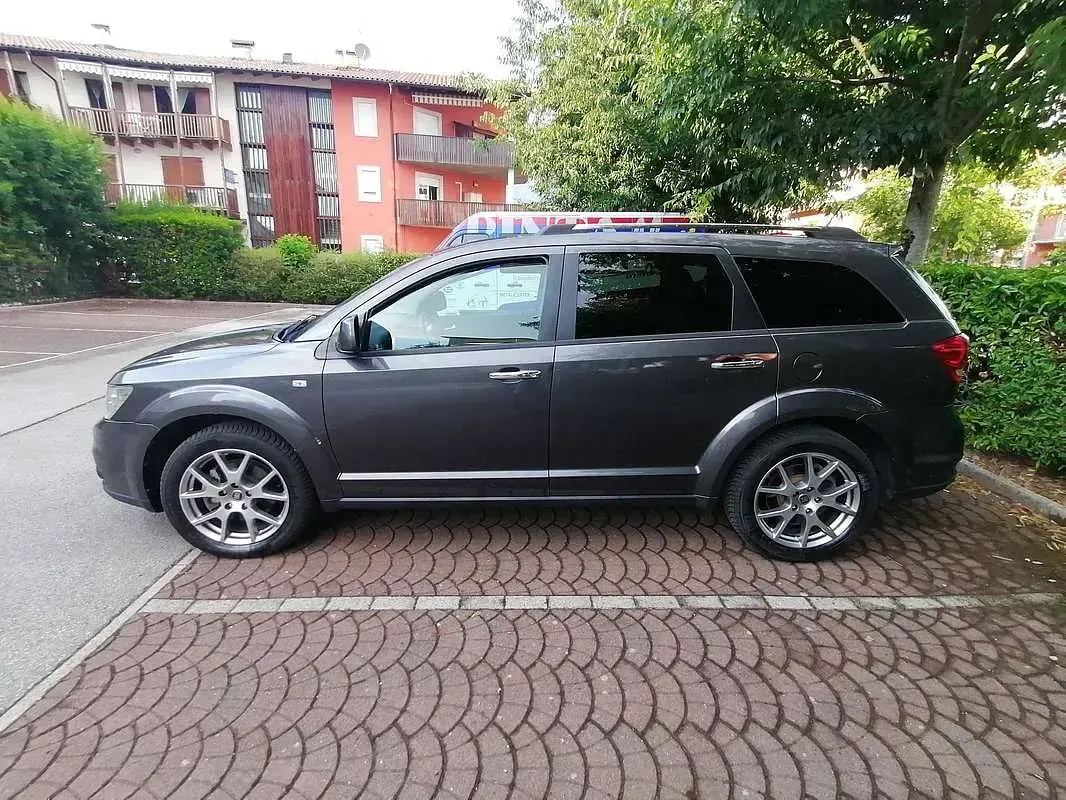 Usata Fiat Freemont Lounge 170 CV (125 kW) 2013 Grigio SUV