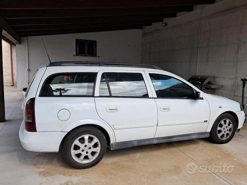 Bianco Usata 2003 Opel Astra Station wagon | 2000 € (Molto cara) - Immagine 1/4