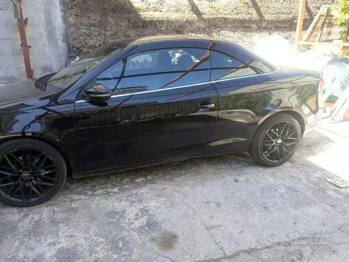 Usata VW Eos 122 CV (89 kW) 2009 Nero Cabrio