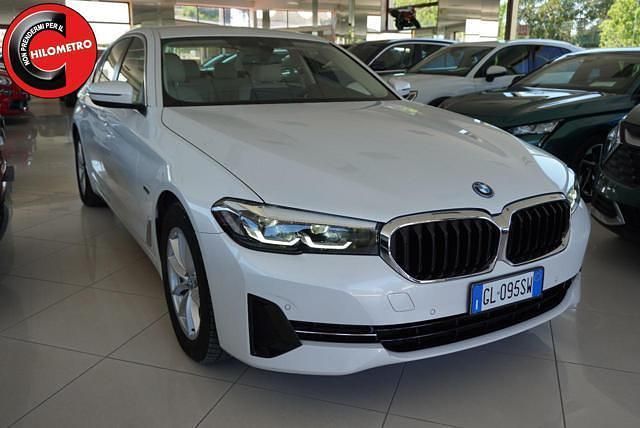 Usata BMW 530e Efficient Dynamics 184 CV (135 kW) 2022 Bianco Berlina