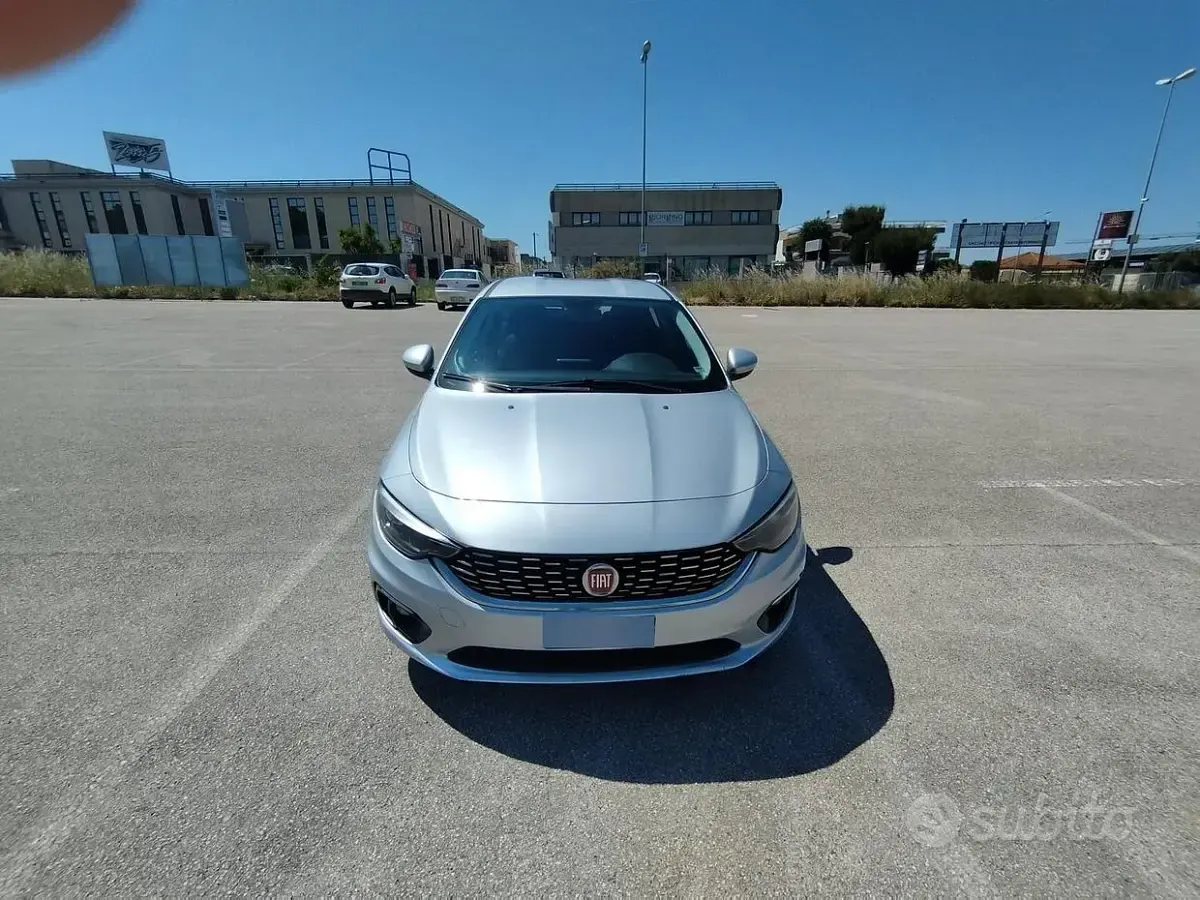 Usata Fiat Tipo 120 CV (88 kW) 2016 Grigio Berlina