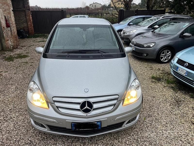 Grigio Usata 2007 Mercedes B200 Monovolume | 3950 € (Buon prezzo) - Immagine 1/4