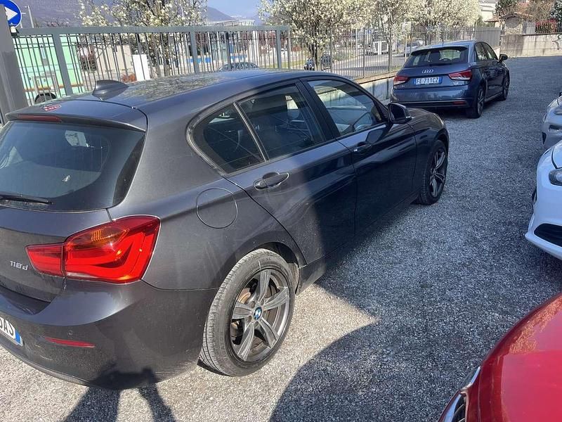 Usata BMW 118 150 CV (110 kW) 2018 Grigio Utilitaria