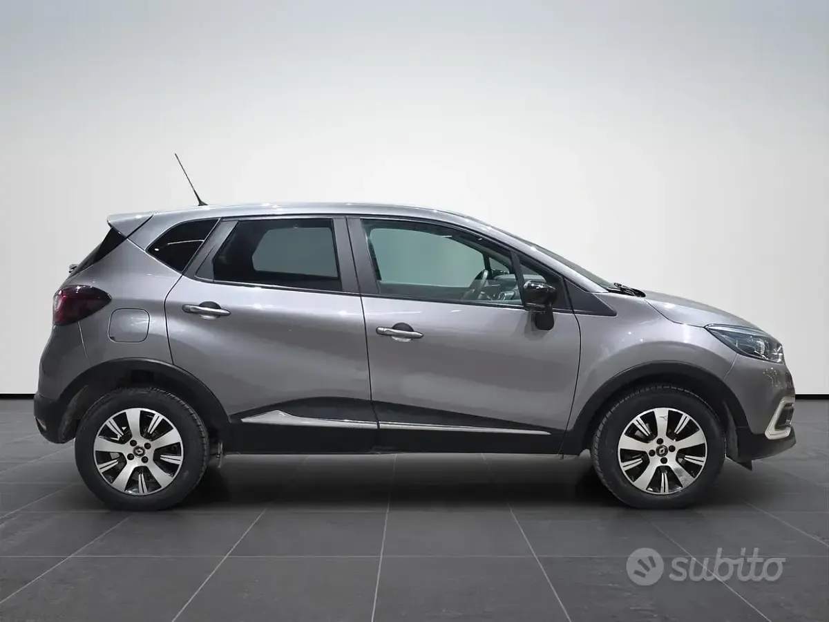 Usata Renault Captur Edition One 110 CV (80 kW) 2019 Grigio SUV