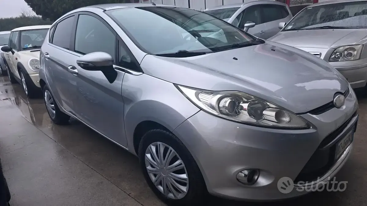 Begagnad Ford Fiesta 68 HK (50 kW) 2009 Grå Sedan