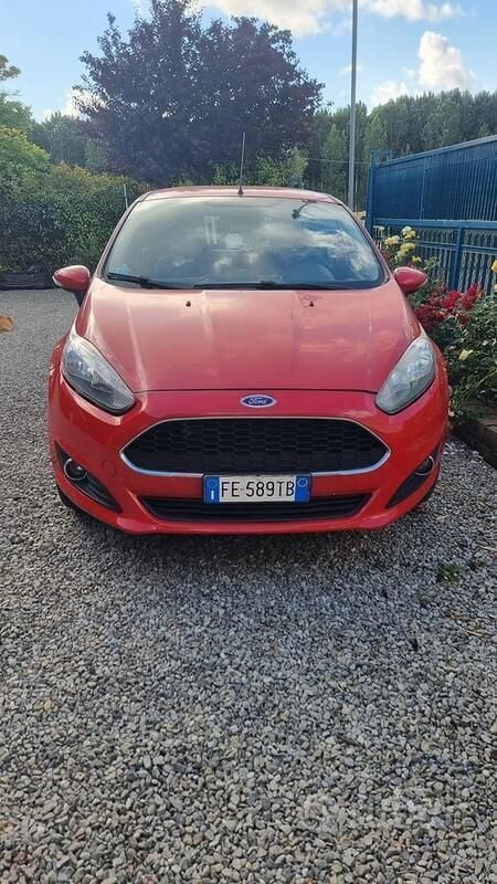 Usata Ford Fiesta 60 CV (44 kW) 2016 Rosso Utilitaria