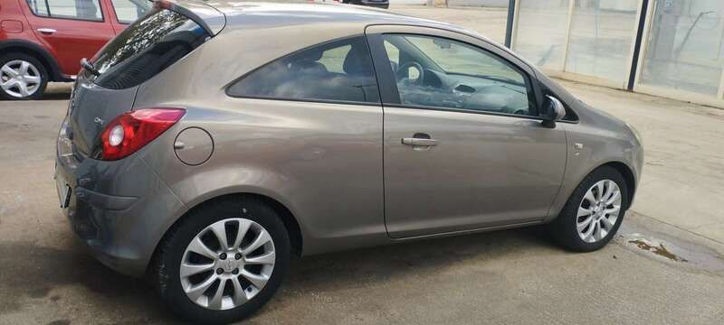 Usata Opel Corsa 75 CV (55 kW) 2011 Grigio Utilitaria