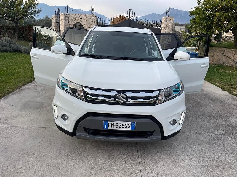 Usata Suzuki Vitara 120 CV (88 kW) 2018 Bianco SUV