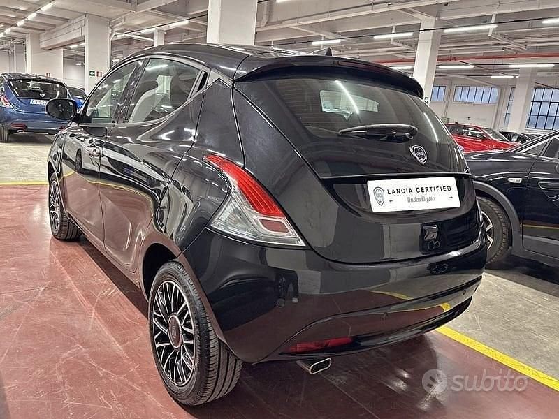 Usata Lancia Ypsilon 70 CV (51 kW) 2024 Nero Utilitaria