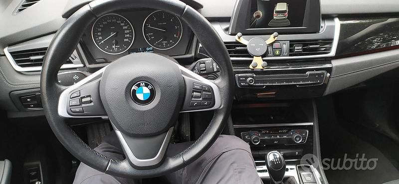 Usata BMW 218 Gran Tourer Sport Line 150 CV (110 kW) 2016 Blu Monovolume