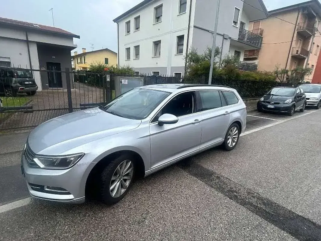 Usata VW Passat Highline 150 CV (110 kW) 2015 Argento Station wagon