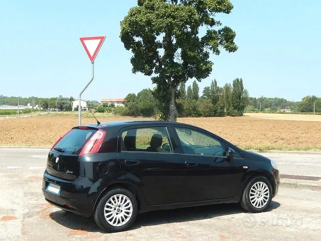 Usata Fiat Grande Punto 77 CV (56 kW) 2009 Nero Utilitaria