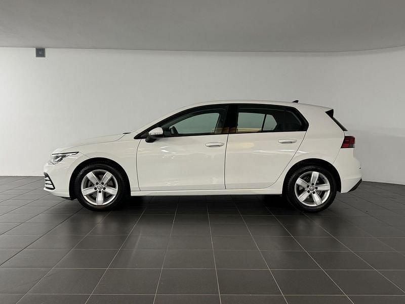 Usata VW Golf VIII Life 131 CV (96 kW) 2021 Bianco Utilitaria