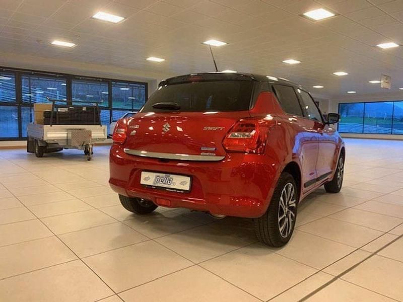 Usata Suzuki Swift 83 CV (61 kW) 2024 Rosso Utilitaria