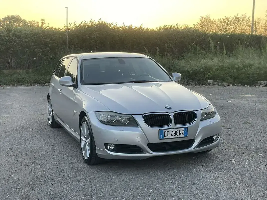 Begagnad BMW 320 Sport Line 184 HK (135 kW) 2010 Grå Kombi