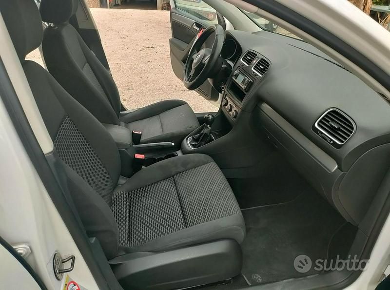 Usata VW Golf VI 102 CV (75 kW) 2011 Bianco Utilitaria