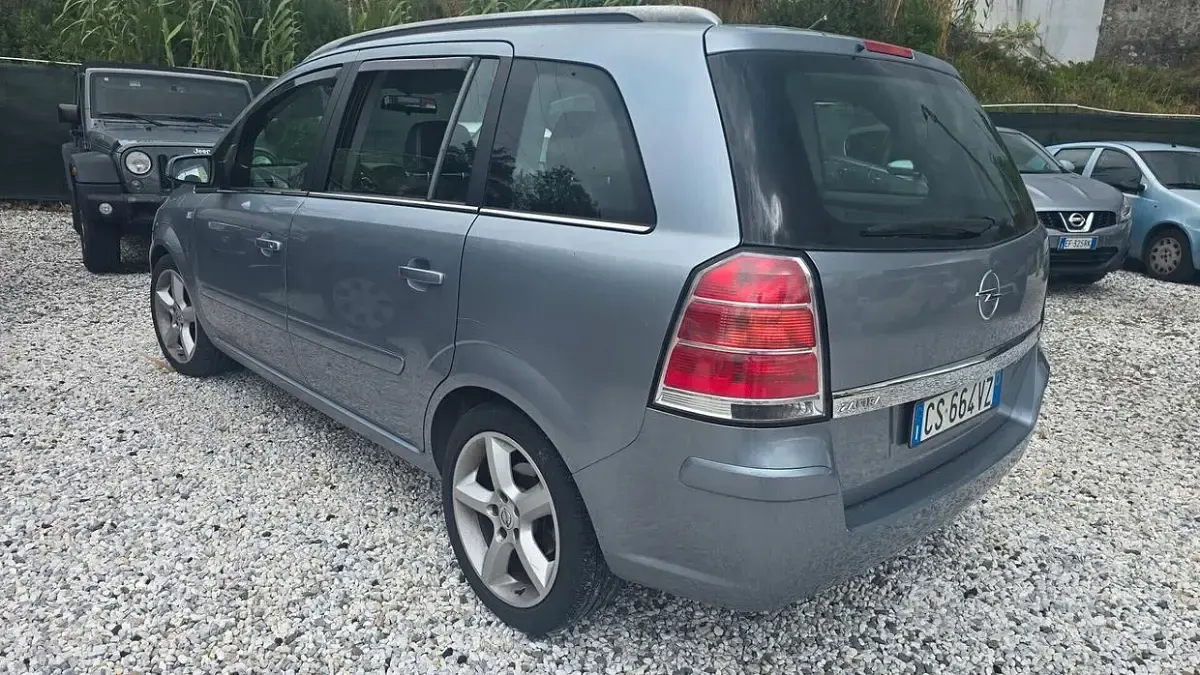 Usata Opel Zafira 139 CV (102 kW) 2006 Bluazzurro Monovolume