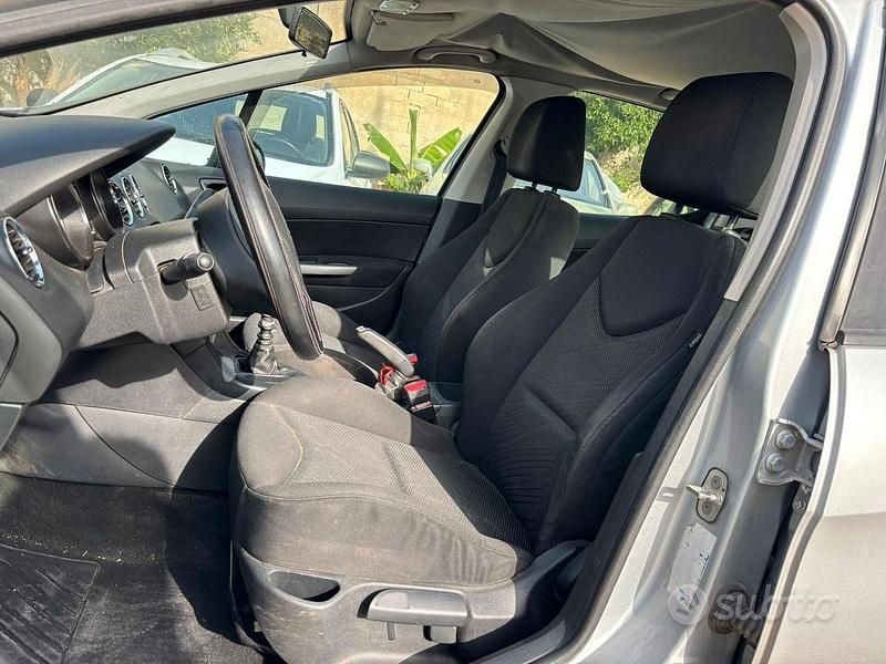 Usata Peugeot 308 109 CV (80 kW) 2010 Grigio Utilitaria