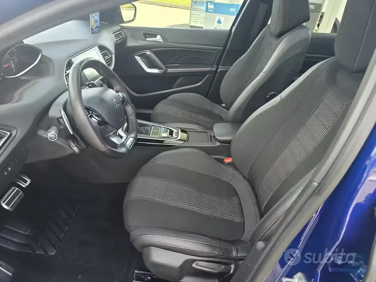Usata Peugeot 308 GT-line 131 CV (96 kW) 2017 Blu Berlina