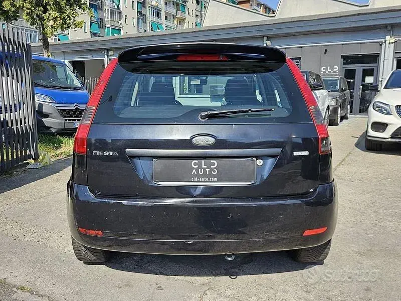 Usata Ford Fiesta Ambiente 68 CV (50 kW) 2005 Nero Utilitaria