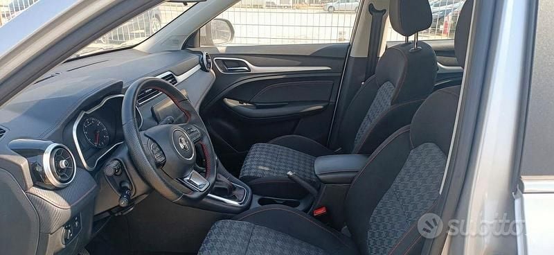 Usado MG ZS Comfort 106 CV (77 kW) 2023 Gris SUV