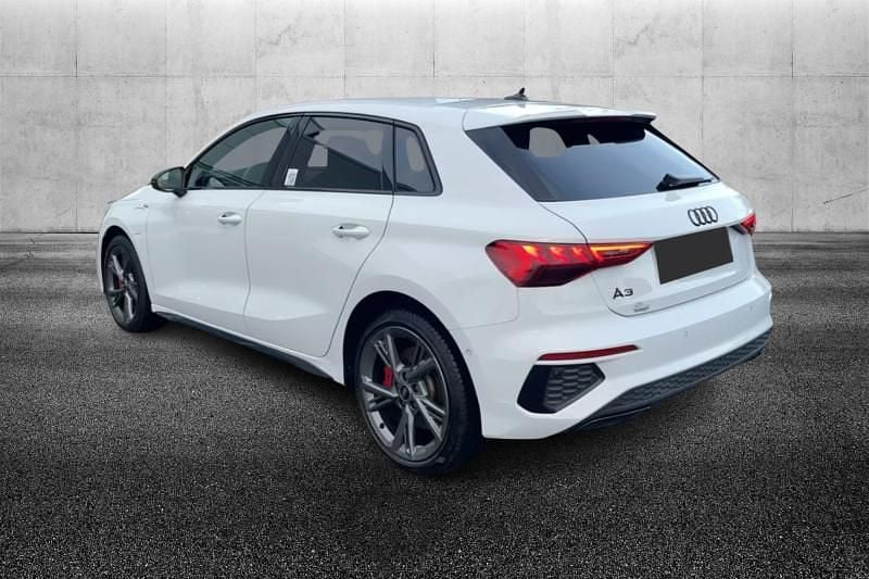 Usata Audi A3 e-tron S-Line 245 CV (180 kW) 2022 Bianco metallizzato Utilitaria
