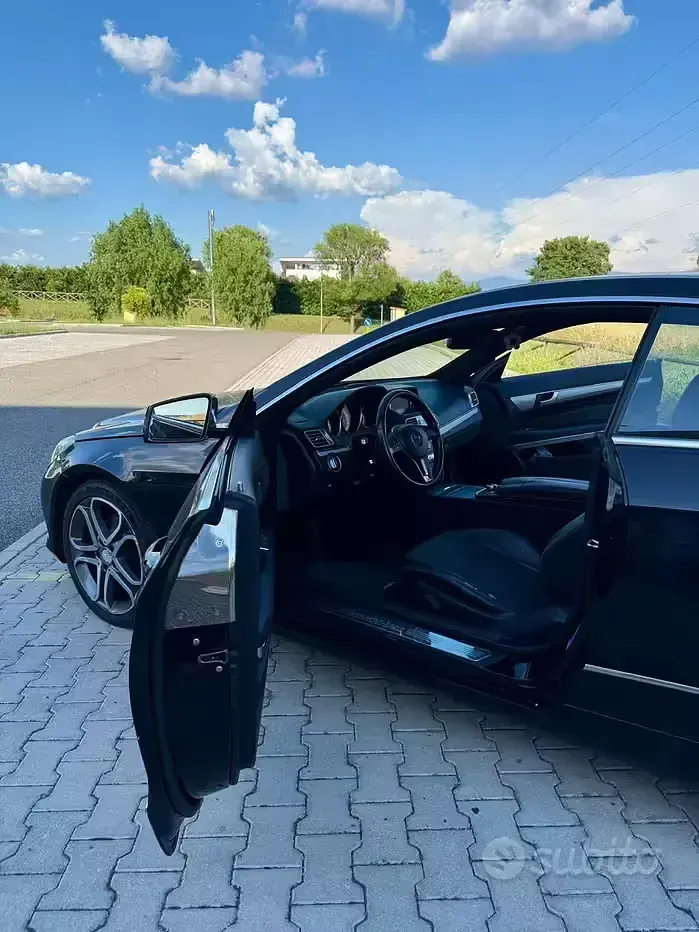 Usata Mercedes E220 170 CV (125 kW) 2015 Nero Coupé